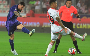 Messi tỏa sáng với cú đúp, Argentina thắng Peru 2-0