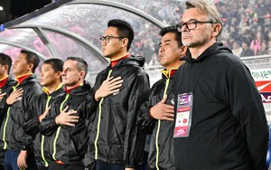 HLV Troussier ‘nói lời gan ruột’ với các học trò sau trận thua Hàn Quốc