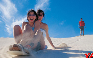 Lạc vào "sa mạc thu nhỏ" ở Quảng Bình, trải nghiệm trượt ván, chạy xe địa hình cực đã