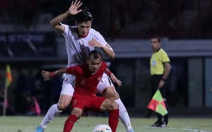 Hài hước khoảnh khắc Văn Hậu 'lấy thịt đè người' khiến Messi của Indonesia phải nhớ tên