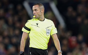 Hiệp 1 trận MU vs Copenhagen kết thúc từ phút... 44, CĐV chỉ ra lý do khó tin