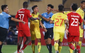 Viettel và Thanh Hóa tạo ra trận cầu 'hỗn chiến' với 1 thẻ đỏ và 9 thẻ vàng