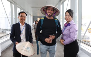 Chuyến bay đầu tiên của Thai Airways trở lại Nội Bài sau 3 năm gián đoạn