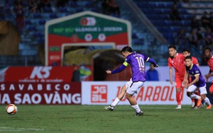 4 trận thua 17 bàn, hàng thủ là nỗi ám ảnh với CLB Hà Nội