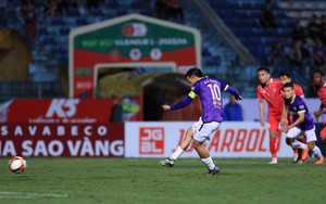 Đá hỏng 11m, Văn Quyết tiếp tục mùa giải sóng gió với Hà Nội FC