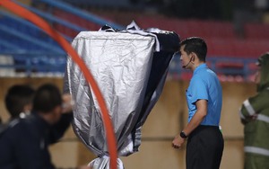 'VAR' nghĩa là chạm?