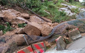 Tạm dừng lưu thông lên, xuống Núi Cấm (An Giang) do sạt lở đất, đá