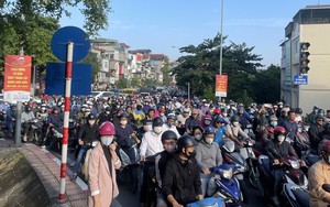 Hà Nội: Liên tiếp xảy ra tai nạn, gây ùn tắc giao thông