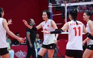 CĐV từ 'run rẩy', 'đau tim' đến vỡ òa khi bóng chuyền nữ Việt Nam làm nên lịch sử ở ASIAD