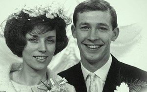 Bà Cathy Ferguson, người vợ vừa qua đời ở tuổi 84 của Sir Alex, luôn là 'hậu phương vững chắc' giúp chồng tạo nên 'đế chế đỏ' MU