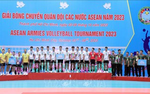 Đội bóng chuyền Việt Nam vô địch Đông Nam Á sau khi thắng Thái Lan, nhận mưa tiền thưởng và ẵm giải cầu thủ hay nhất