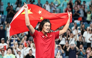 Tay vợt vừa giành HCV ASIAD 2023 đánh bại đối thủ người Mỹ gốc Việt, làm nên lịch sử cho quần vợt Trung Quốc