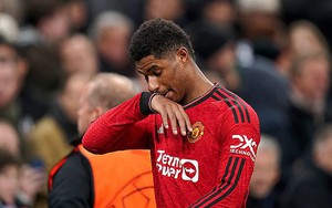 Marcus Rashford cười chua chát sau chiếc thẻ đỏ, điều gì đang xảy ra với 'sát thủ' một thời của MU?