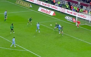 Siêu phẩm đánh gót ghi bàn thần sầu của Ibrahimovic đã được tái hiện