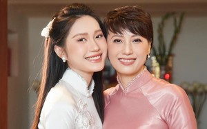 Mẹ vợ Đoàn Văn Hậu khiến dân mạng trầm trồ về nhan sắc cực đỉnh, trẻ đến mức nhiều người nhầm là chị em với Doãn Hải My