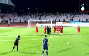 Ronaldo gây bất ngờ khi giả vờ sút bóng rồi nhường đồng đội, đem về bàn thắng cho Al Nassar