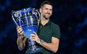 Vì sao Djokovic đập gãy 2 cây vợt cùng lúc ở trận ra quân tại ATP Finals?