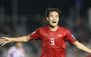 Văn Toàn thay Công Phượng toả sáng ở đội tuyển Việt Nam
