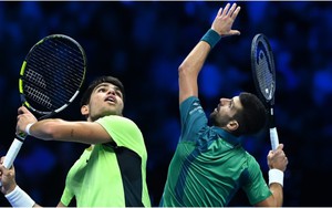 Thắng nhanh Alcaraz, Djokovic gặp lại người thắng mình ở vòng bảng tại chung kết ATP Finals 2023