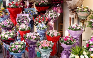 Đa dạng các mặt hàng hoa, quà tặng ngày 20/11