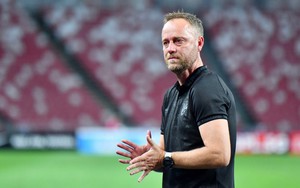 HLV Polking bật khóc ngay sau trận thắng của ‘Voi chiến’ giữa lúc có thông tin LĐBĐ Thái Lan mời thầy Park