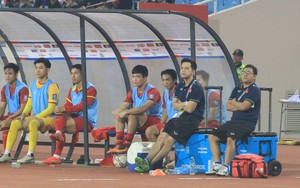 HLV Troussier mạo hiểm để làm gì?