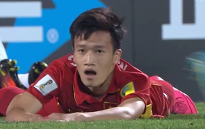 Hoàng Đức có pha bỏ lỡ không tưởng ở World Cup, khiến triệu fan Việt Nam vỡ mộng
