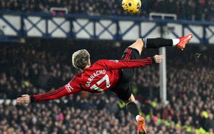 Garnacho lập siêu phẩm gợi nhớ Rooney, MU đánh bại Everton và đã áp sát top 4