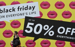 Người dân Anh tiết kiệm mua sắm dịp Black Friday