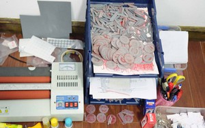 Bắt nhiều đối tượng trong đường dây làm giấy tờ giả xuyên quốc gia