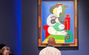 'Femme à la montre' của Picasso đạt giá 139 triệu USD, tác phẩm đắt giá nhất được bán đấu giá trong năm nay