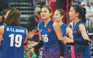 Thua trận mở màn, bóng chuyền nữ Việt Nam gây ấn tượng mạnh trước CLB mạnh nhất thế giới