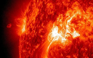 Bão Mặt Trời lớn nhất trong nhiều năm, gây gián đoạn tín hiệu vô tuyến trên Trái Đất