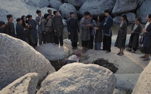 Phim 'Kẻ ăn hồn': Bi kịch từ sự ráo hoảnh về tình người