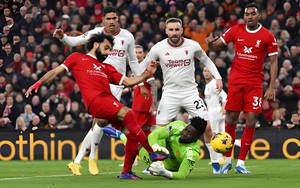 Onana thi đấu tuyệt hay, MU chơi thiếu người vẫn 'cầm chân' được Liverpool tại Anfield