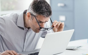 Màn hình máy tính gây bệnh cận thị nhiều hơn điện thoại