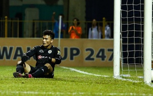 Pha thủng lưới chí mạng ngày ra mắt đội bóng mới khiến Bùi Tiến Dũng đánh mất danh xưng 'thủ môn quốc dân'