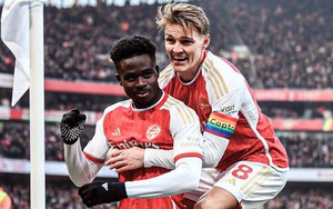 Saka và Odegaard tỏa sáng, Arsenal xây chắc ngôi đầu bảng