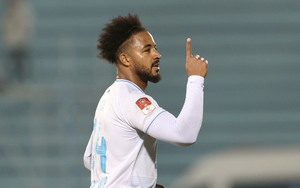 Những cái tên kỳ lạ trên đỉnh V-League