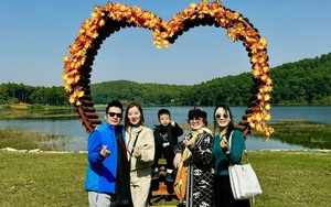 Ca sĩ Bằng Kiều đưa cả gia đình đến sân Golf trong kỳ nghỉ Giáng sinh