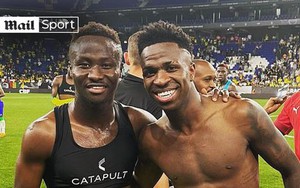 Tố HLV ăn cắp áo đấu, tuyển thủ Guinea nhận cái kết không thể đắng hơn