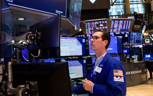 Chỉ số Dow Jones lập kỷ lục phiên thứ hai liên tiếp - Giá vàng hạ nhiệt