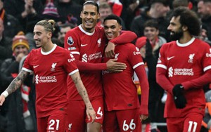 Siêu phẩm hàng loạt, Arnold giải cứu Liverpool trong trận cầu 7 bàn thắng