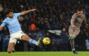 Kết quả bóng đá Ngoại hạng Anh vòng 14: Man City lại hòa, Liverpool thắng kịch tính