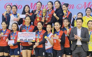 Người đẹp bóng chuyền Việt Nam ‘song kiếm hợp bích’ với Phạm Thị Yến để giành chức vô địch, khép lại năm đầy mỹ mãn