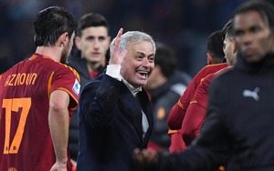 Roma vào Top 4 Serie A: Mourinho ồn ào để Roma lặng lẽ tiến lên