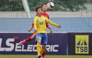 Thùy Trang tỏa sáng, TP.HCM 1 vô địch lượt đi giải bóng đá nữ VĐQG