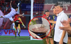 Vừa thắng CLB CAHN, bầu Hoàn hóa thân thành 'Master Chef', ăn mừng thắng lợi bằng đặc sản Hải Phòng