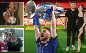 Jorginho: Học đá bóng từ mẹ, từng sống với linh mục