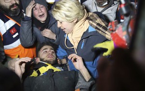 Động đất Thổ Nhĩ Kỳ - Syria: Chàng trai 17 tuổi được giải cứu sau 94 giờ kẹt dưới đống đổ nát, phải uống nước thải để duy trì sự sống